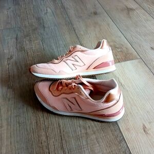 New Balance Women's Sola Sleek Casual Sneakers Size 7